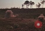 Immagine di Soldati montagnard Bu Gia Vietnam, 1963, secondo 51 filmato di repertorio 65675075481