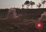 Immagine di Soldati montagnard Bu Gia Vietnam, 1963, secondo 52 filmato di repertorio 65675075481