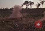 Immagine di Soldati montagnard Bu Gia Vietnam, 1963, secondo 54 filmato di repertorio 65675075481