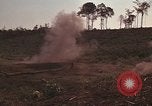 Immagine di Soldati montagnard Bu Gia Vietnam, 1963, secondo 55 filmato di repertorio 65675075481