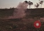 Immagine di Soldati montagnard Bu Gia Vietnam, 1963, secondo 56 filmato di repertorio 65675075481