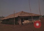 Immagine di Soldati montagnard Bu Gia Vietnam, 1963, secondo 13 filmato di repertorio 65675075482