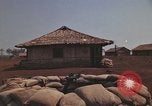 Immagine di Soldati montagnard Bu Gia Vietnam, 1963, secondo 26 filmato di repertorio 65675075482