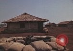 Immagine di Soldati montagnard Bu Gia Vietnam, 1963, secondo 27 filmato di repertorio 65675075482