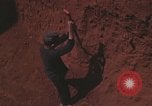 Immagine di Soldati montagnard Bu Gia Vietnam, 1963, secondo 55 filmato di repertorio 65675075482