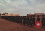 Immagine di Soldati montagnard Bu Gia Vietnam, 1963, secondo 13 filmato di repertorio 65675075483