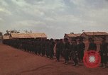 Immagine di Soldati montagnard Bu Gia Vietnam, 1963, secondo 14 filmato di repertorio 65675075483