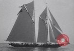 Standbild Racing schoner Gertrude L Thebaud Gloucester Massachusetts USA, 1930, aus Sekunde 17 historischem Filmmaterial Videoclip 65675075495
