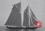 Standbild Racing schoner Gertrude L Thebaud Gloucester Massachusetts USA, 1930, aus Sekunde 20 historischem Filmmaterial Videoclip 65675075495