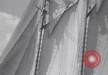 Standbild Racing schoner Gertrude L Thebaud Gloucester Massachusetts USA, 1930, aus Sekunde 48 historischem Filmmaterial Videoclip 65675075495