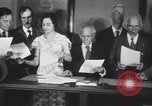 Standbild alte Männer und Frauen New York United States USA, 1930, aus Sekunde 14 historischem Filmmaterial Videoclip 65675075496