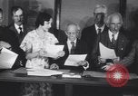 Standbild alte Männer und Frauen New York United States USA, 1930, aus Sekunde 15 historischem Filmmaterial Videoclip 65675075496