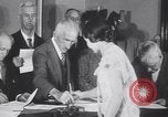 Standbild alte Männer und Frauen New York United States USA, 1930, aus Sekunde 19 historischem Filmmaterial Videoclip 65675075496