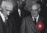 Standbild alte Männer und Frauen New York United States USA, 1930, aus Sekunde 24 historischem Filmmaterial Videoclip 65675075496