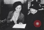 Standbild alte Männer und Frauen New York United States USA, 1930, aus Sekunde 34 historischem Filmmaterial Videoclip 65675075496