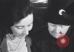 Standbild alte Männer und Frauen New York United States USA, 1930, aus Sekunde 38 historischem Filmmaterial Videoclip 65675075496