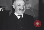 Standbild alte Männer und Frauen New York United States USA, 1930, aus Sekunde 42 historischem Filmmaterial Videoclip 65675075496