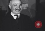 Standbild alte Männer und Frauen New York United States USA, 1930, aus Sekunde 43 historischem Filmmaterial Videoclip 65675075496