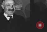 Standbild alte Männer und Frauen New York United States USA, 1930, aus Sekunde 44 historischem Filmmaterial Videoclip 65675075496