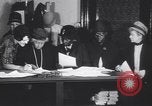 Standbild alte Männer und Frauen New York United States USA, 1930, aus Sekunde 50 historischem Filmmaterial Videoclip 65675075496