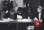 Standbild alte Männer und Frauen New York United States USA, 1930, aus Sekunde 51 historischem Filmmaterial Videoclip 65675075496