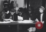 Standbild alte Männer und Frauen New York United States USA, 1930, aus Sekunde 54 historischem Filmmaterial Videoclip 65675075496