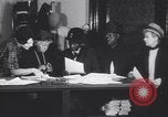 Standbild alte Männer und Frauen New York United States USA, 1930, aus Sekunde 55 historischem Filmmaterial Videoclip 65675075496