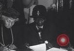 Standbild alte Männer und Frauen New York United States USA, 1930, aus Sekunde 57 historischem Filmmaterial Videoclip 65675075496