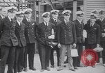 Standbild Würdenträger boarding British R101 Luftschiff Cardington England, 1930, aus Sekunde 10 historischem Filmmaterial Videoclip 65675075507