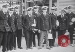 Standbild Würdenträger boarding British R101 Luftschiff Cardington England, 1930, aus Sekunde 12 historischem Filmmaterial Videoclip 65675075507