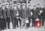Standbild Würdenträger boarding British R101 Luftschiff Cardington England, 1930, aus Sekunde 13 historischem Filmmaterial Videoclip 65675075507