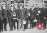 Standbild Würdenträger boarding British R101 Luftschiff Cardington England, 1930, aus Sekunde 14 historischem Filmmaterial Videoclip 65675075507