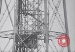 Standbild Würdenträger boarding British R101 Luftschiff Cardington England, 1930, aus Sekunde 34 historischem Filmmaterial Videoclip 65675075507