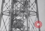 Standbild Würdenträger boarding British R101 Luftschiff Cardington England, 1930, aus Sekunde 39 historischem Filmmaterial Videoclip 65675075507