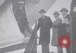 Standbild Würdenträger boarding British R101 Luftschiff Cardington England, 1930, aus Sekunde 49 historischem Filmmaterial Videoclip 65675075507