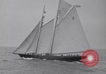 Immagine di Gertrude L Thebaud goletta Gloucester Massachusetts USA, 1930, secondo 20 filmato di repertorio 65675075508