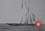 Immagine di Gertrude L Thebaud goletta Gloucester Massachusetts USA, 1930, secondo 47 filmato di repertorio 65675075508