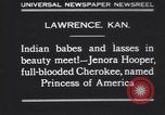 Immagine di Native American Indian bambino di nome Princess of America Lawrence Kansas USA, 1930, secondo 3 filmato di repertorio 65675075512