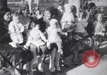 Immagine di Native American Indian bambino di nome Princess of America Lawrence Kansas USA, 1930, secondo 13 filmato di repertorio 65675075512