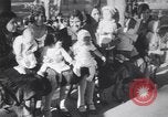 Immagine di Native American Indian bambino di nome Princess of America Lawrence Kansas USA, 1930, secondo 14 filmato di repertorio 65675075512