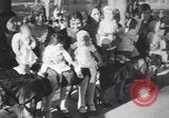 Immagine di Native American Indian bambino di nome Princess of America Lawrence Kansas USA, 1930, secondo 15 filmato di repertorio 65675075512