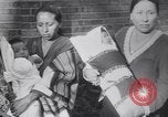 Immagine di Native American Indian bambino di nome Princess of America Lawrence Kansas USA, 1930, secondo 17 filmato di repertorio 65675075512