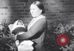 Immagine di Native American Indian bambino di nome Princess of America Lawrence Kansas USA, 1930, secondo 23 filmato di repertorio 65675075512
