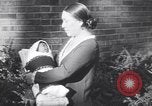 Immagine di Native American Indian bambino di nome Princess of America Lawrence Kansas USA, 1930, secondo 24 filmato di repertorio 65675075512