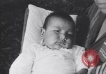 Immagine di Native American Indian bambino di nome Princess of America Lawrence Kansas USA, 1930, secondo 28 filmato di repertorio 65675075512