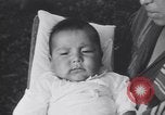 Immagine di Native American Indian bambino di nome Princess of America Lawrence Kansas USA, 1930, secondo 32 filmato di repertorio 65675075512