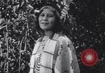 Immagine di Native American Indian bambino di nome Princess of America Lawrence Kansas USA, 1930, secondo 48 filmato di repertorio 65675075512