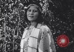 Immagine di Native American Indian bambino di nome Princess of America Lawrence Kansas USA, 1930, secondo 49 filmato di repertorio 65675075512