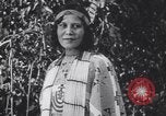 Immagine di Native American Indian bambino di nome Princess of America Lawrence Kansas USA, 1930, secondo 50 filmato di repertorio 65675075512
