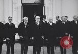 Immagine di Charles Evans Hughes e la Corte Suprema Washington DC USA, 1930, secondo 30 filmato di repertorio 65675075513